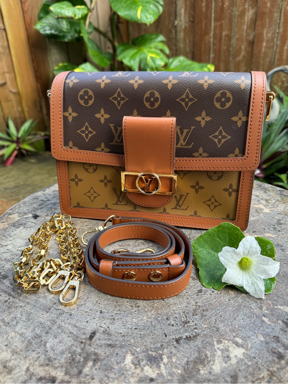 Louis Vuitton Dauphin MM Monogram Reverse Shoulder and Crossbody Bag🤍